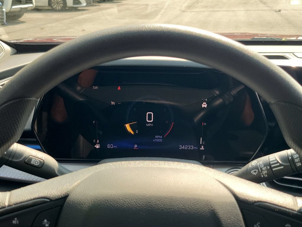 Used 2025 Chevrolet Trax LT FWD image 25