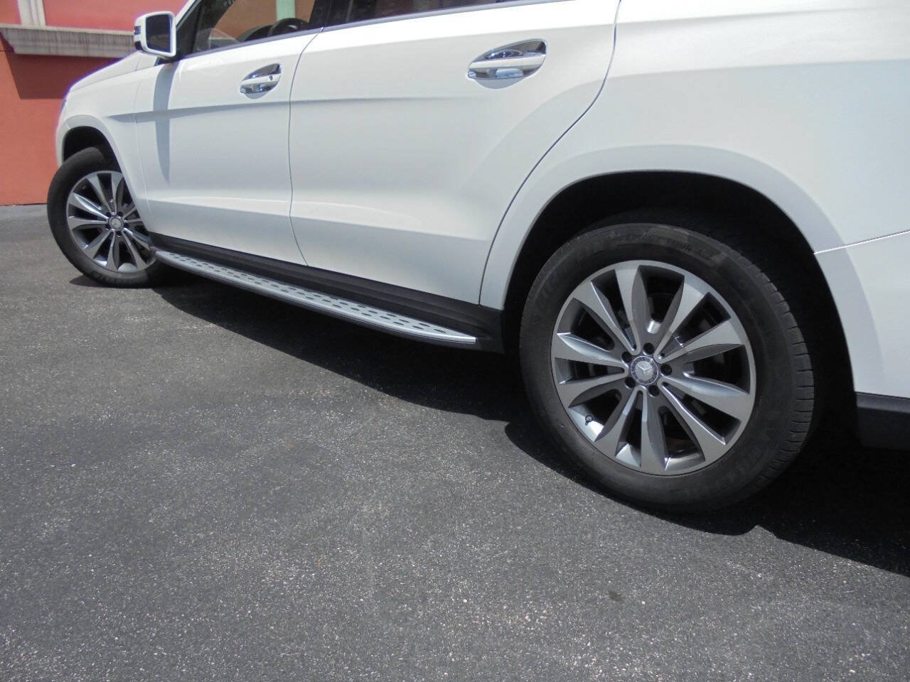 Used 2015 Mercedes-Benz GL 450 4MATIC w/ Lighting Package image 26