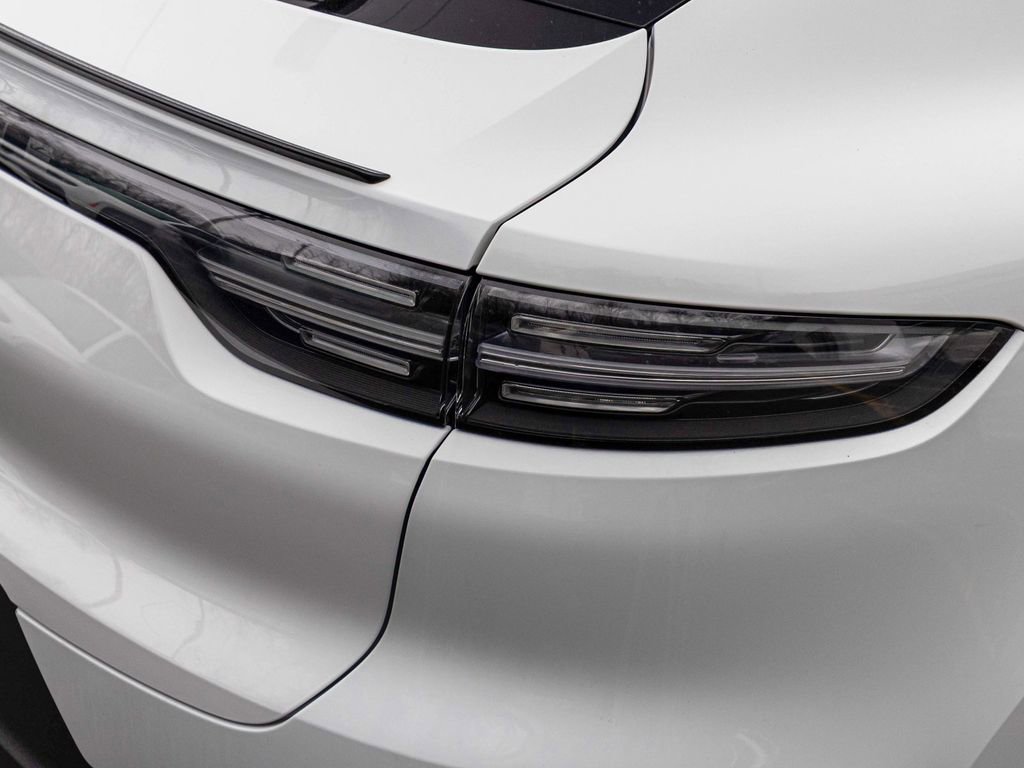 Used 2023 Porsche Cayenne Platinum Edition image 46