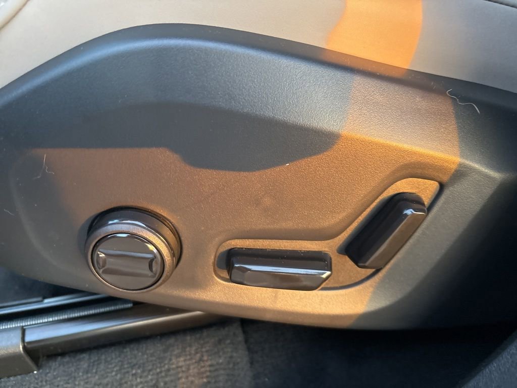 New 2026 Volvo XC90 B6 Plus w/ Protection Package Premier image 22