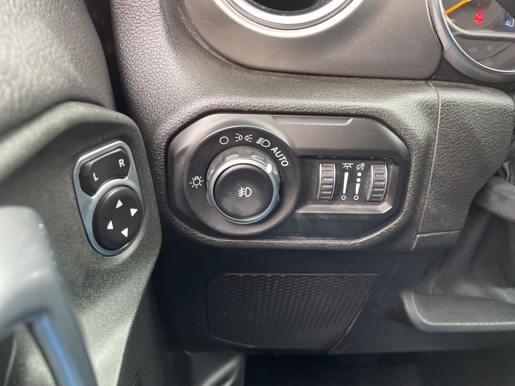 Used 2020 Jeep Wrangler Unlimited Sahara w/ Uconnect 4C Nav & Sound Group AWD/4WD image 23