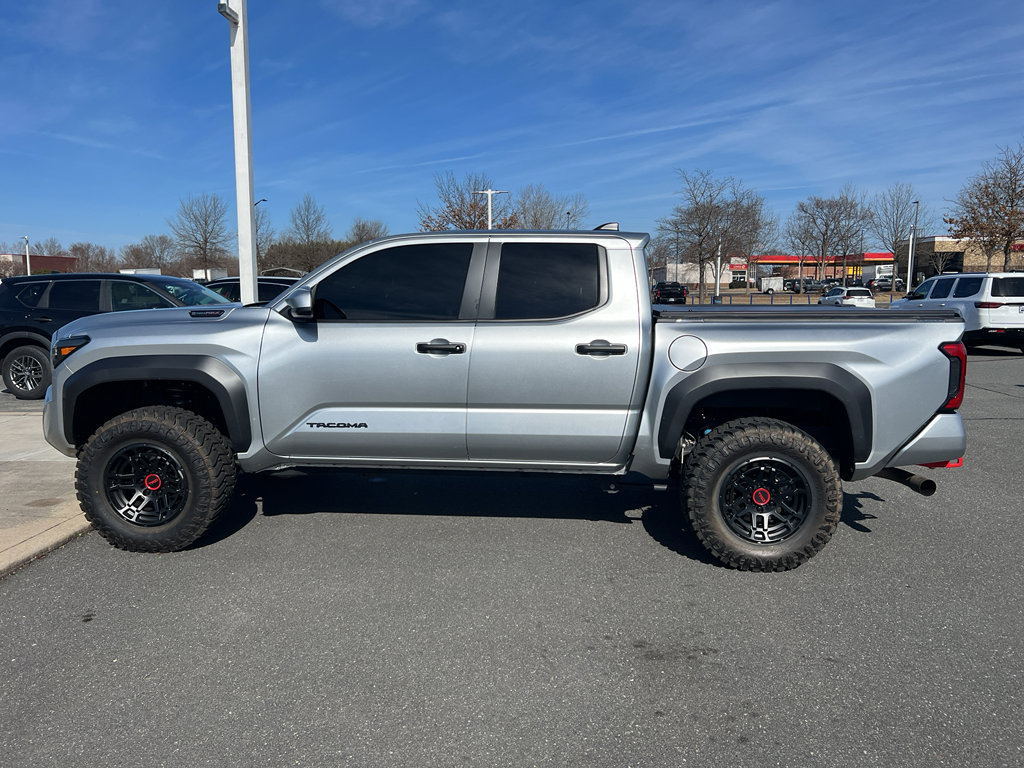 Used 2025 Toyota Tacoma TRD Off-Road image 4