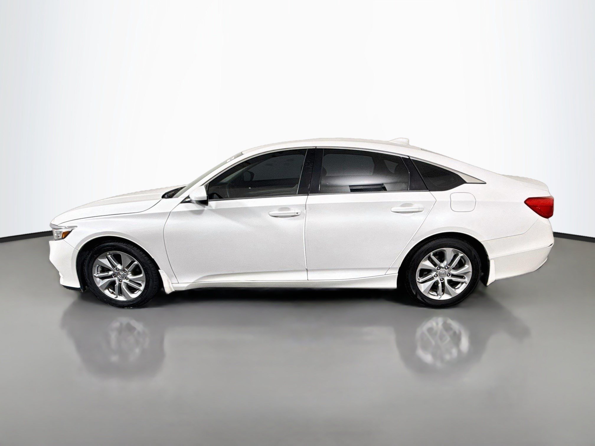 Used 2018 Honda Accord LX image 6