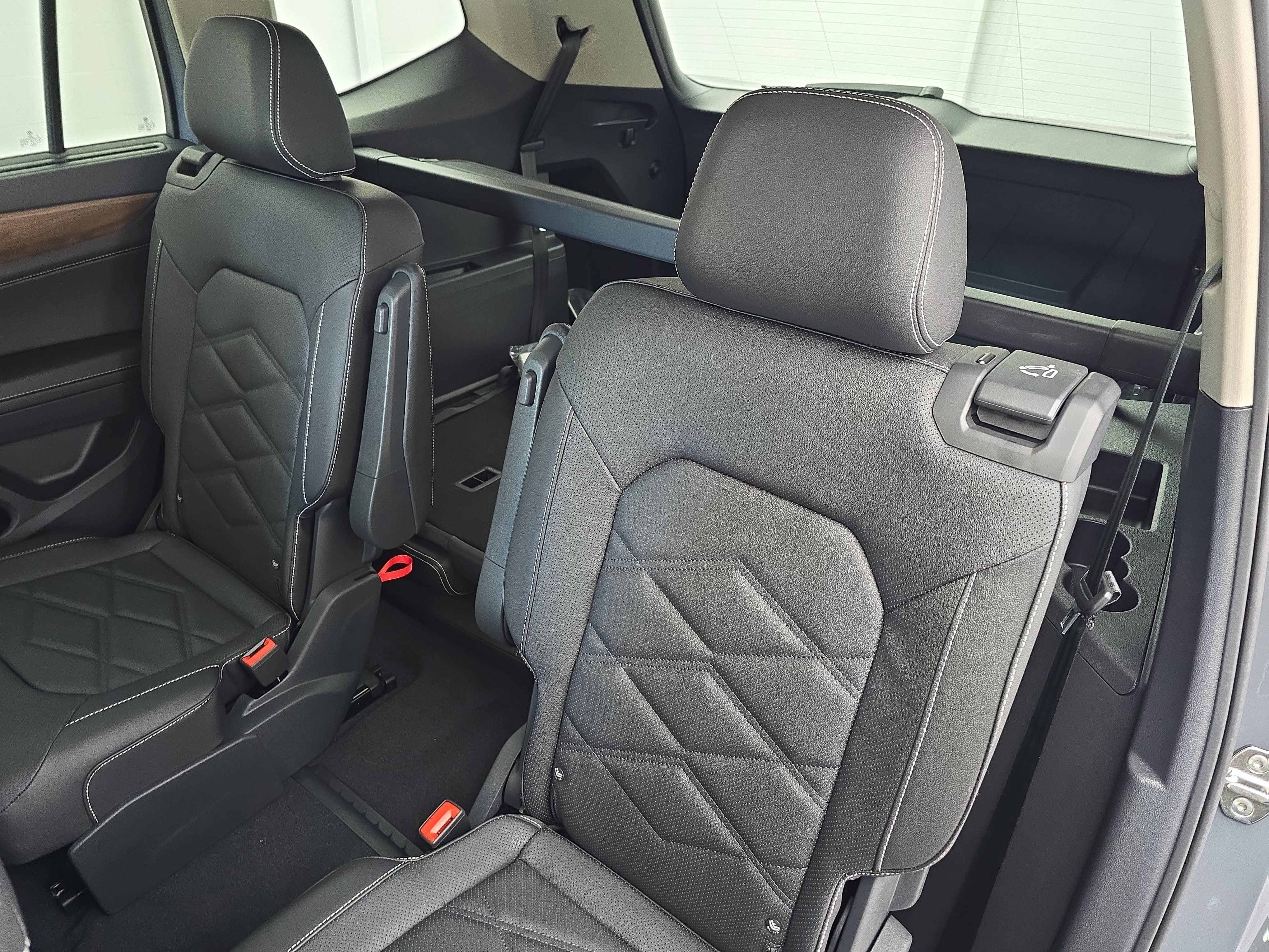 New 2026 Volkswagen Atlas SE FWD image 14