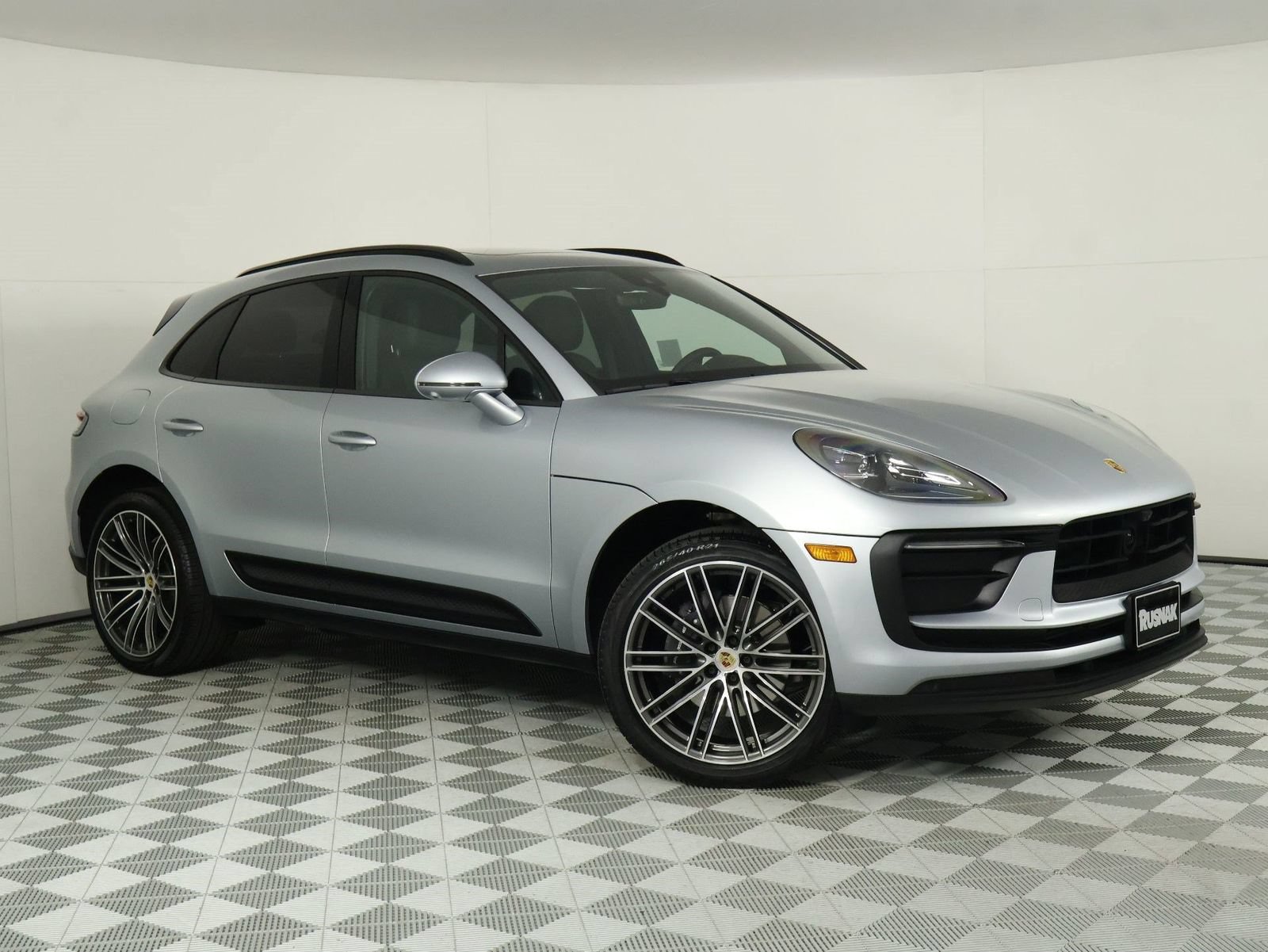 Certified 2026 Porsche Macan AWD/4WD image 9