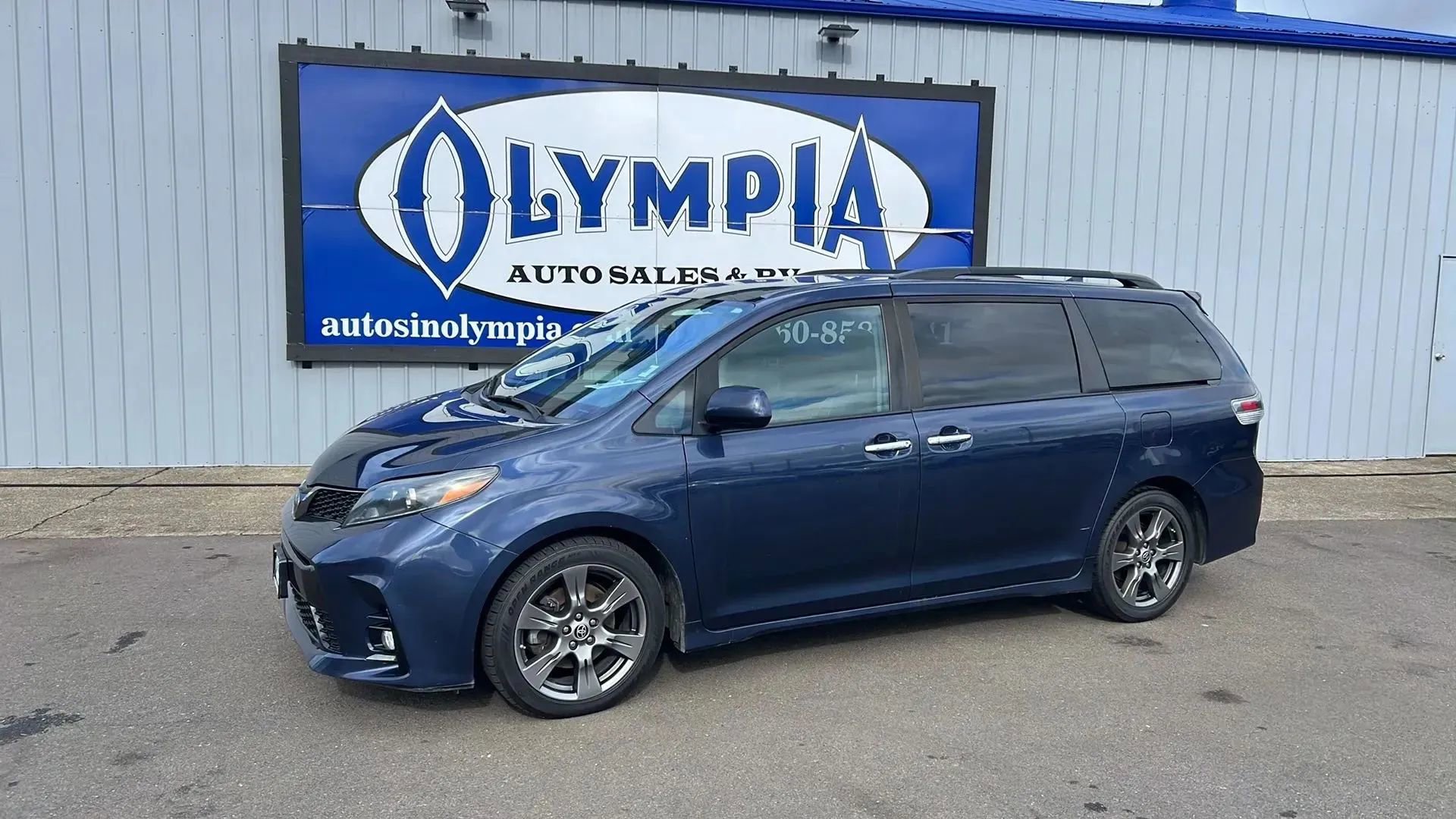 Used 2020 Toyota Sienna SE FWD image 1