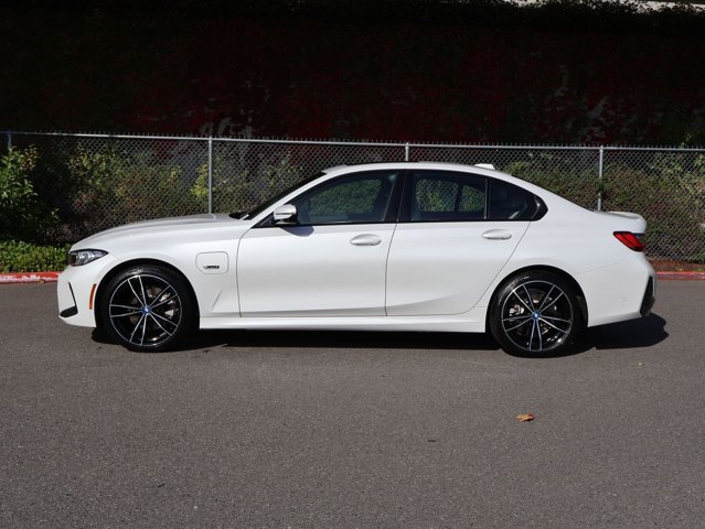 Used 2023 BMW 330e xDrive w/ M Sport Package AWD/4WD image 11