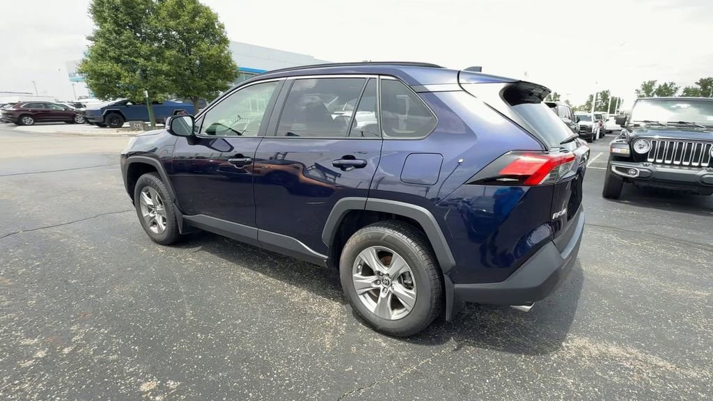 Used 2022 Toyota RAV4 XLE AWD/4WD image 6