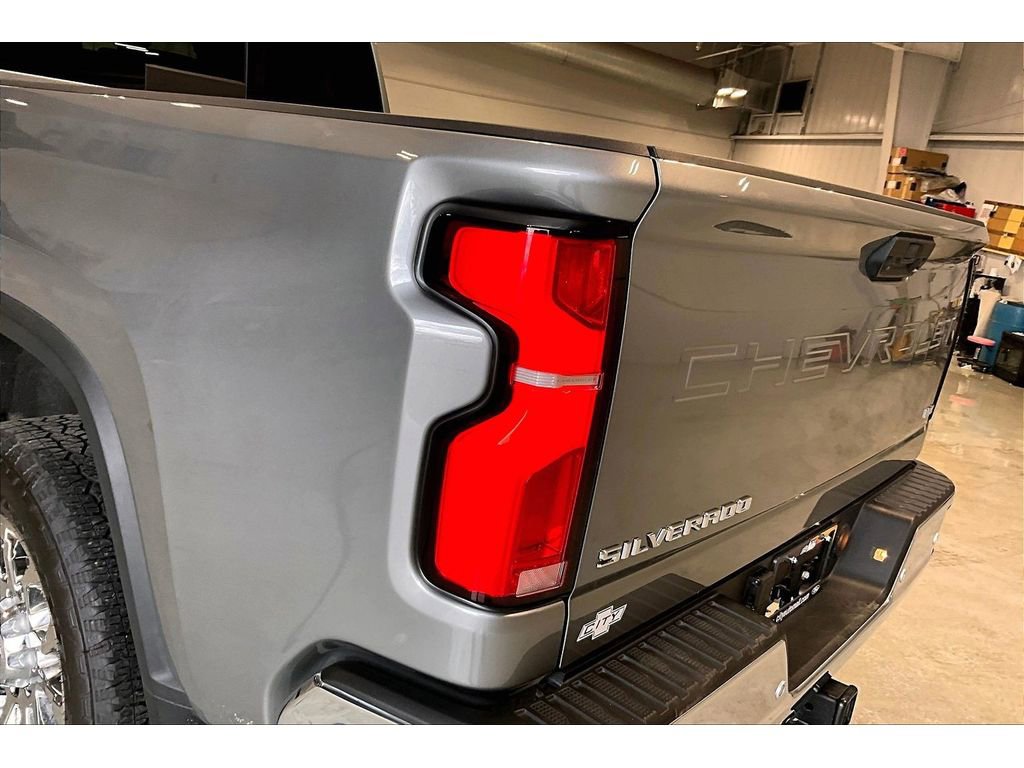 Used 2026 Chevrolet Silverado 2500 LTZ w/ LTZ Convenience Package AWD/4WD image 30