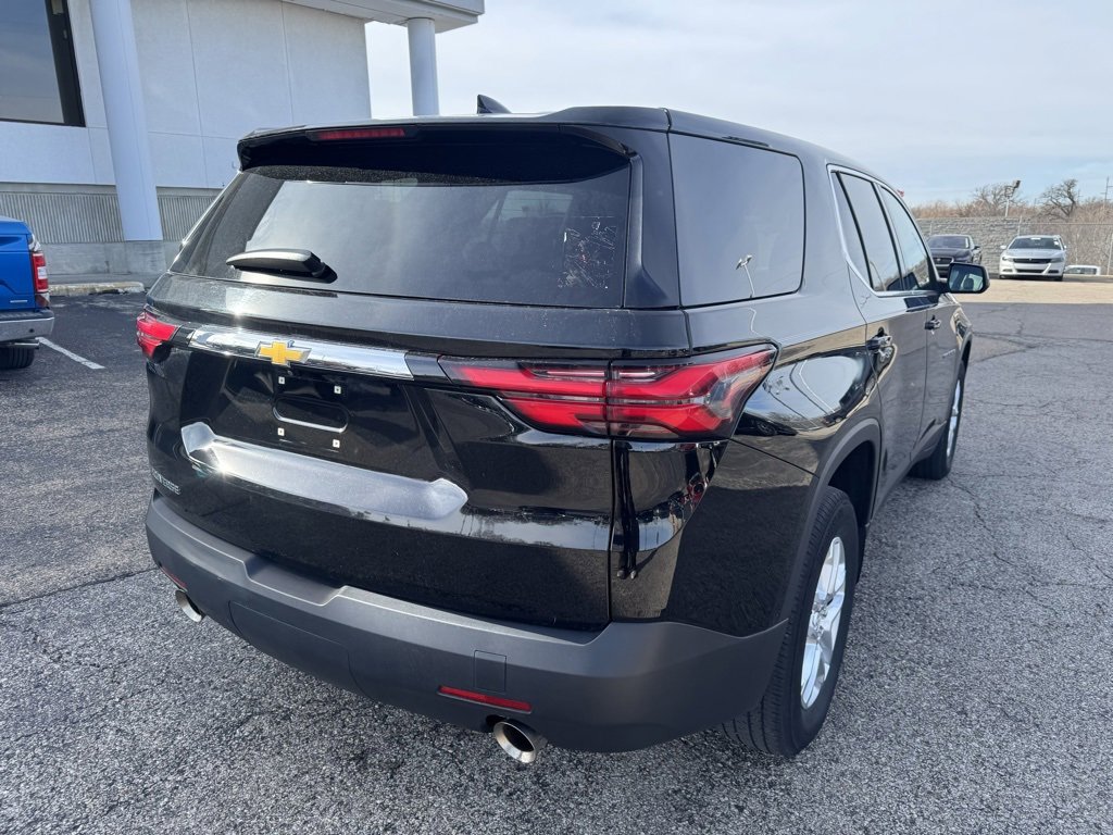 Used 2023 Chevrolet Traverse LS image 7