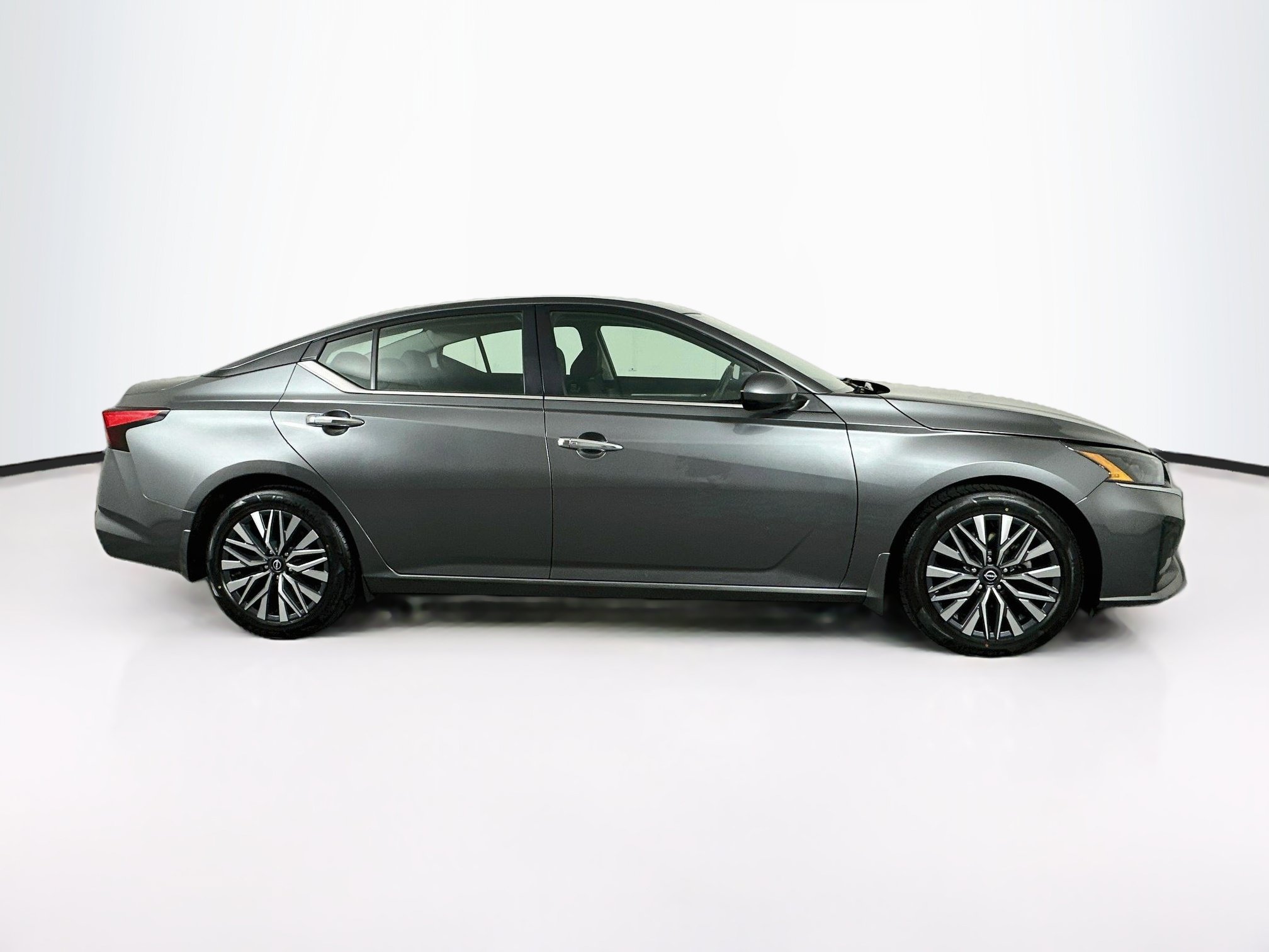 Used 2023 Nissan Altima 2.5 SV FWD image 10