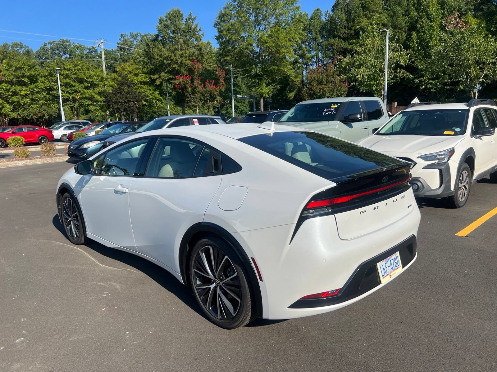 Used 2025 Toyota Prius XLE FWD image 17