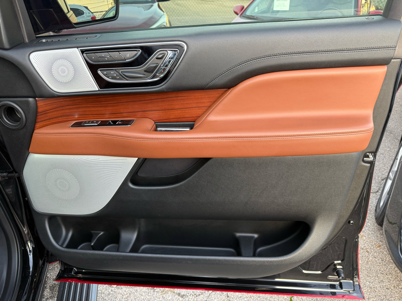 Used 2018 Lincoln Navigator Reserve w/ Technology Package image 34