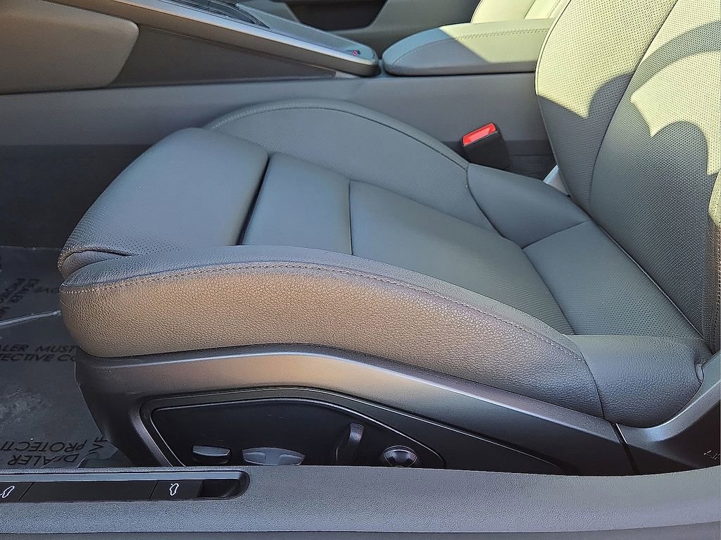 Used 2023 Porsche 911 Carrera 4 w/ Premium Package image 23