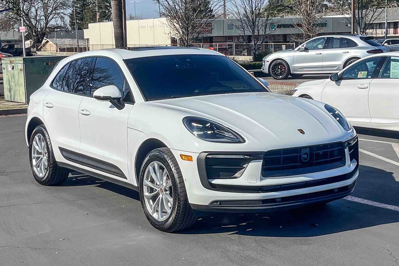 Used 2024 Porsche Macan image 5