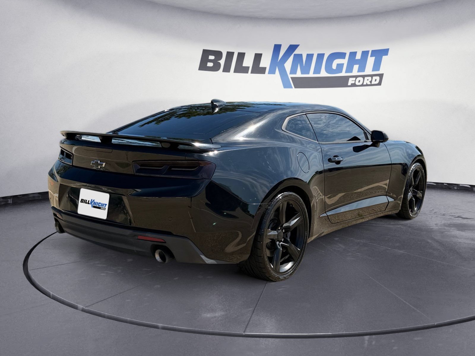 Used 2018 Chevrolet Camaro SS RWD image 5