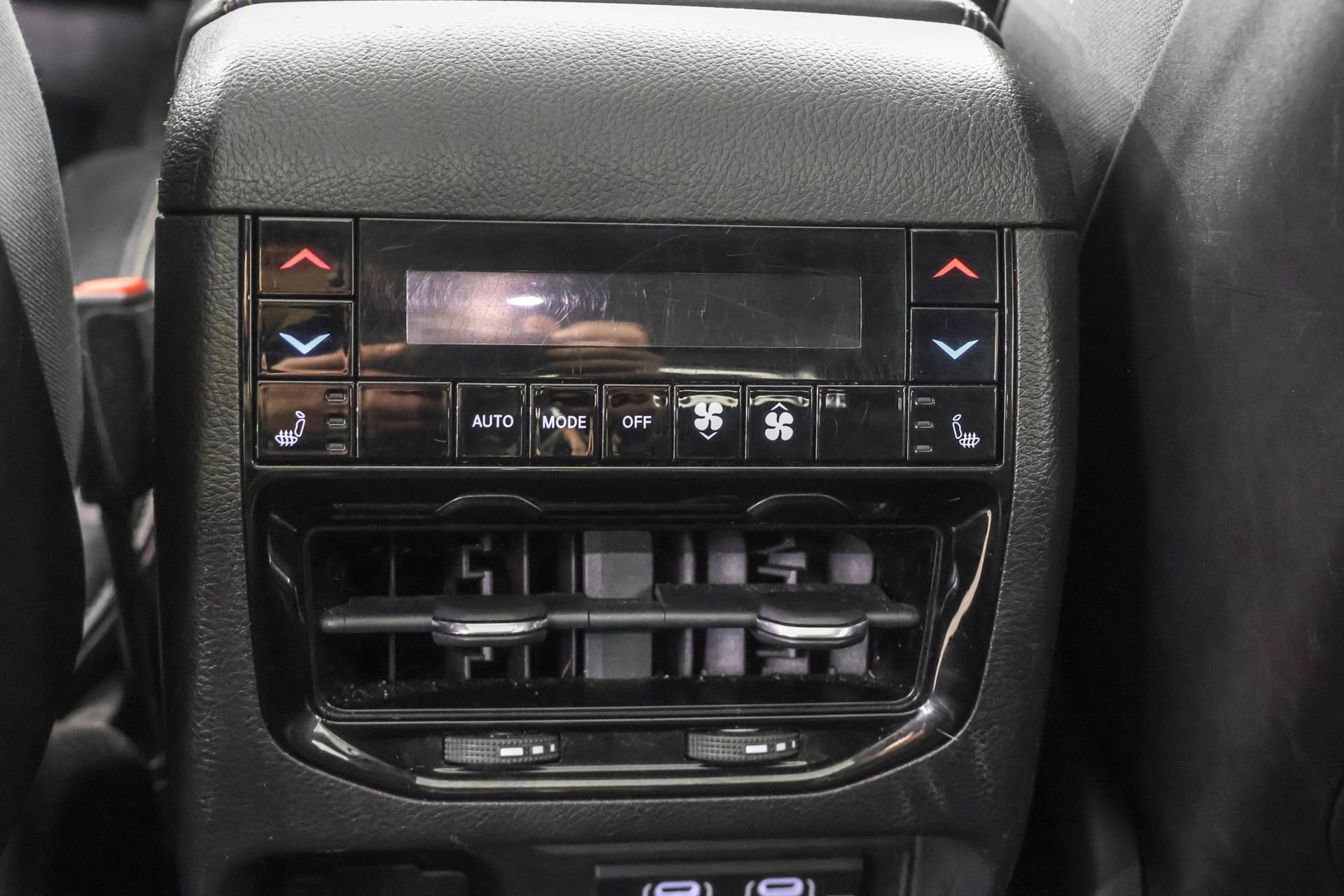 Used 2022 Jeep Grand Cherokee Overland w/ Luxury Tech Group IV image 40