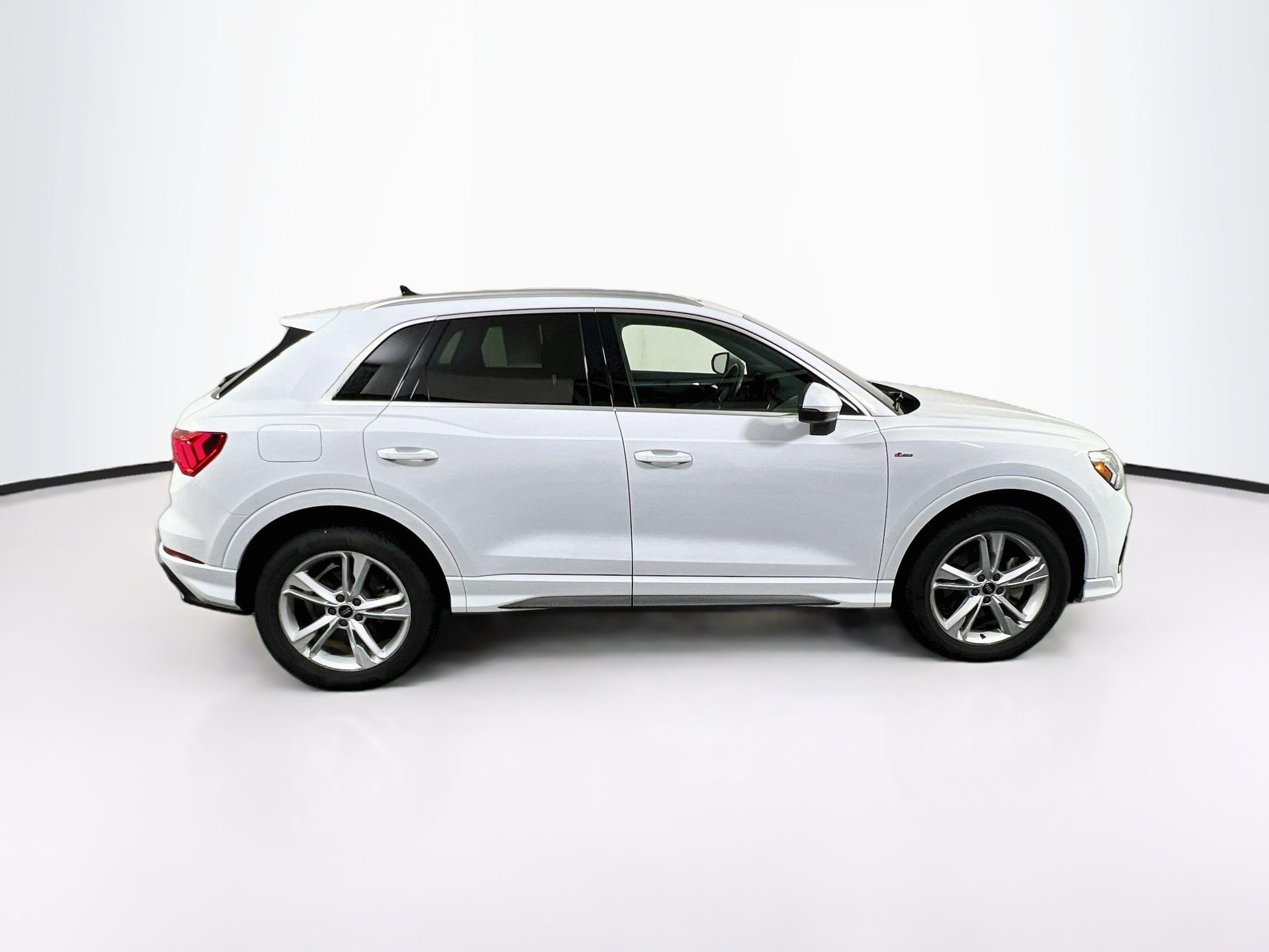 Used 2022 Audi Q3 2.0T Premium Plus w/ Premium Plus Package AWD/4WD image 4
