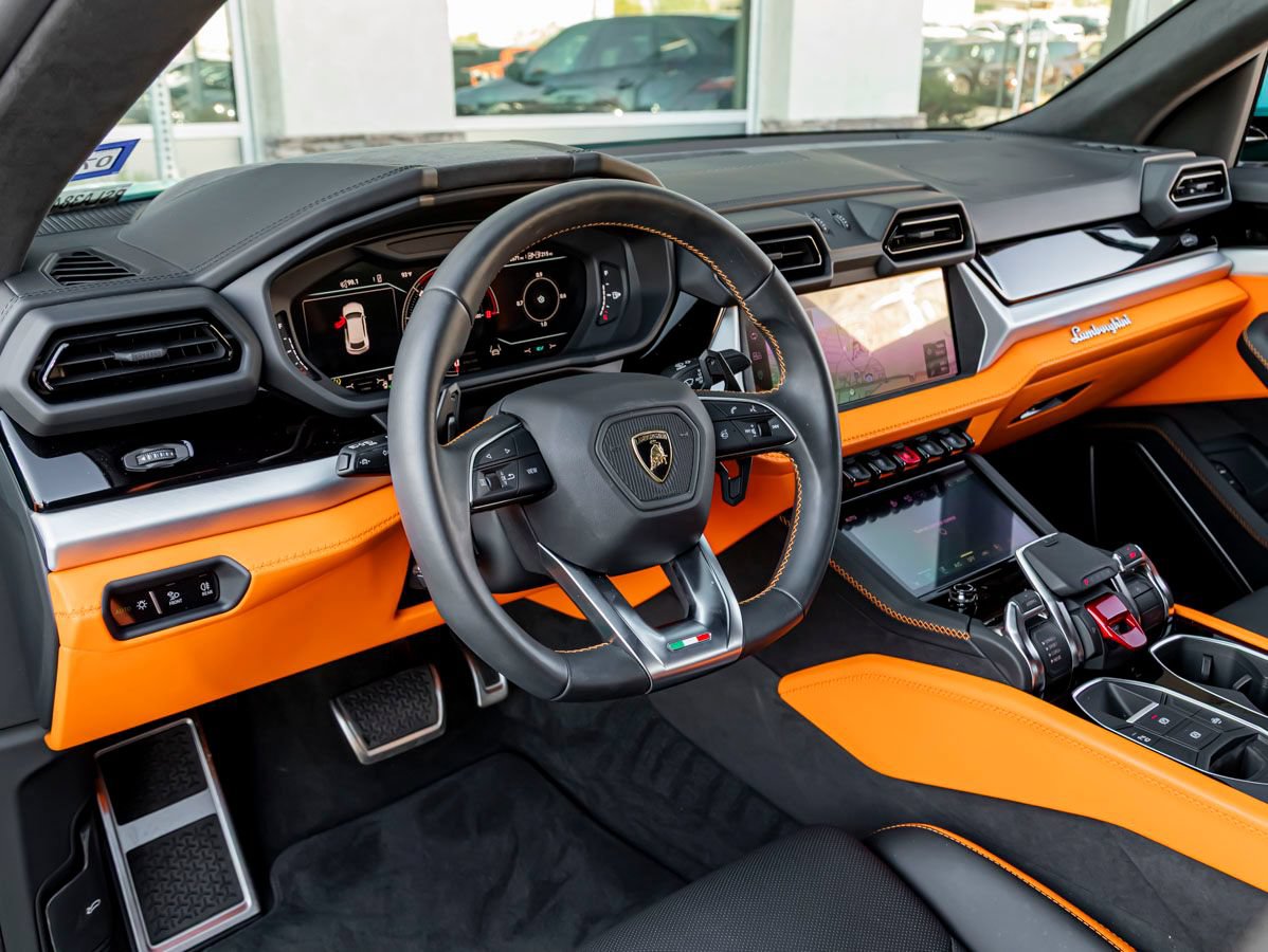 Used 2025 Lamborghini Urus SE AWD/4WD image 17