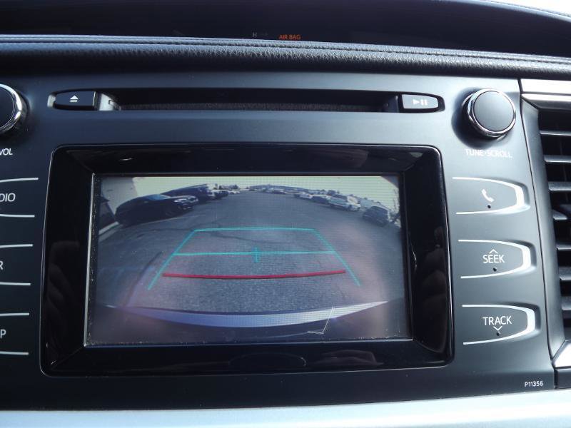 Used 2017 Toyota Highlander LE w/ Carpet Mat Package FWD image 19
