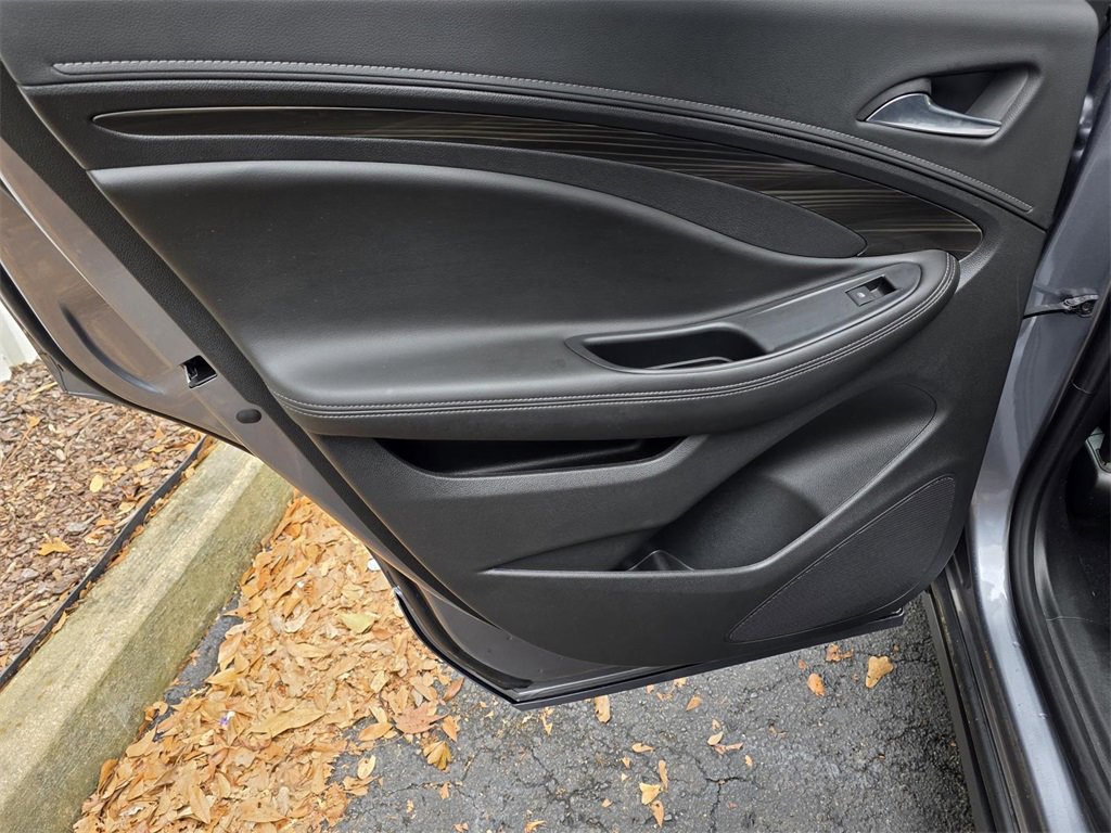 Used 2020 Buick Envision Essence image 33