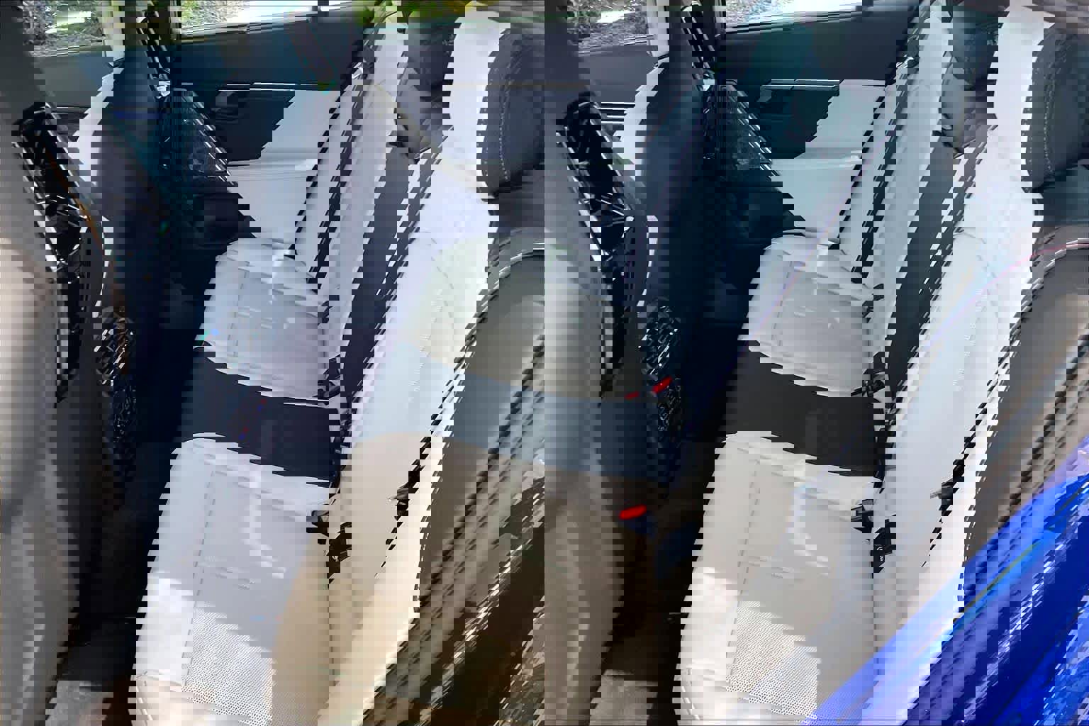 Used 2025 BMW M5 w/ Carbon Package image 35