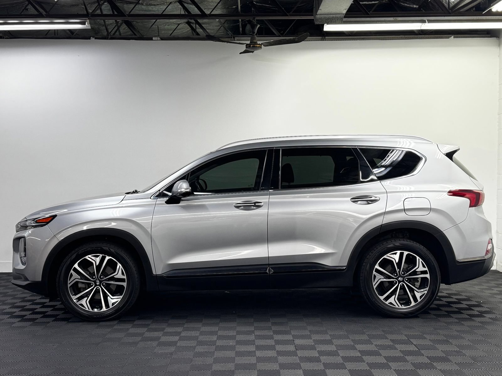 Used 2020 Hyundai Santa Fe Limited AWD/4WD image 3
