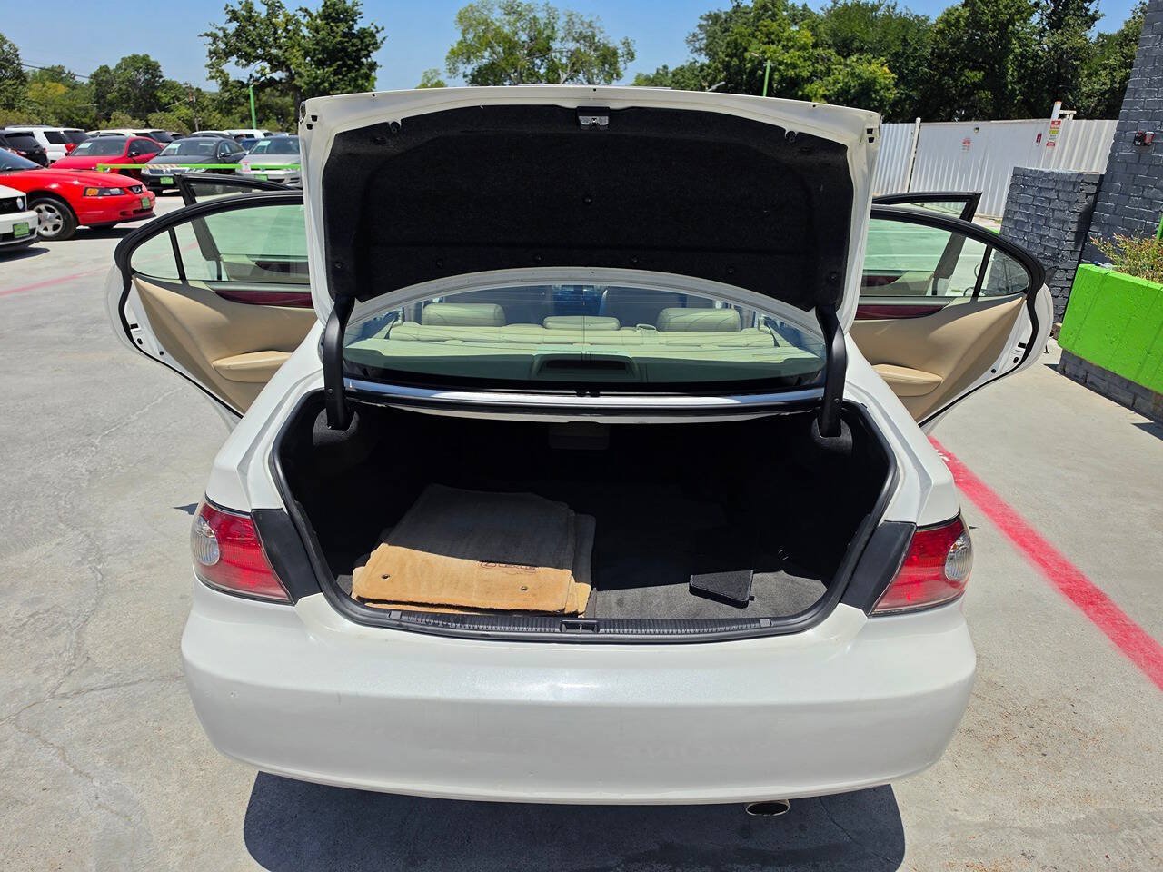 Used 2002 Lexus ES 330 w/ Premium Pkg FWD image 27