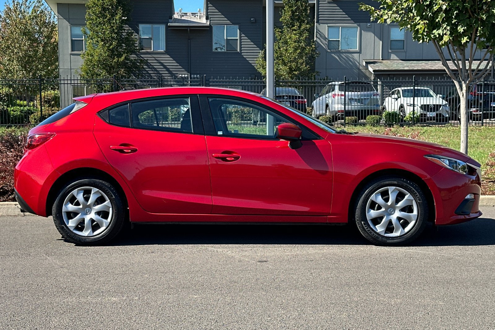 Used 2015 MAZDA MAZDA3 i Sport FWD image 2