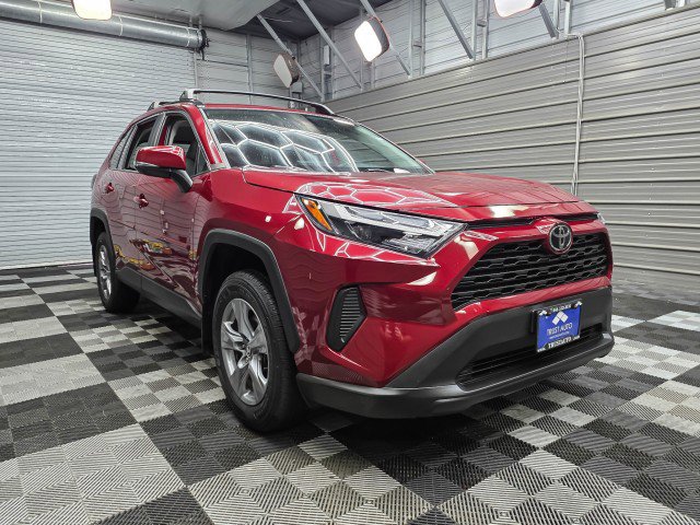 Used 2022 Toyota RAV4 XLE w/ Convenience Package AWD/4WD image 4