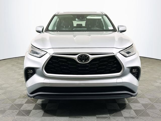 Certified 2023 Toyota Highlander XLE image 3