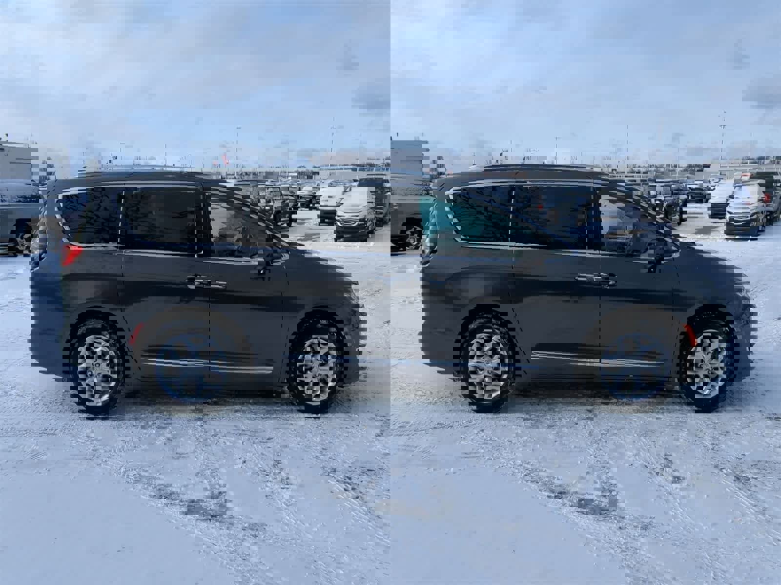 Certified 2017 Chrysler Pacifica Touring-L Plus w/ Advanced Safetytec Group image 15