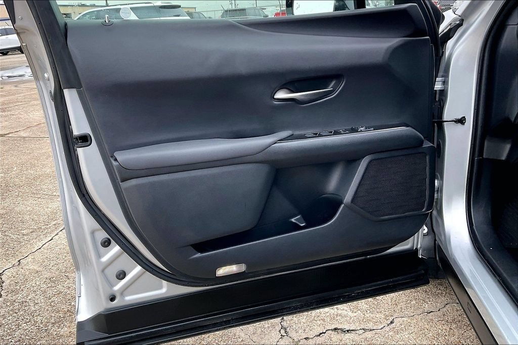 Used 2019 Lexus UX 200 w/ Premium Package FWD image 17