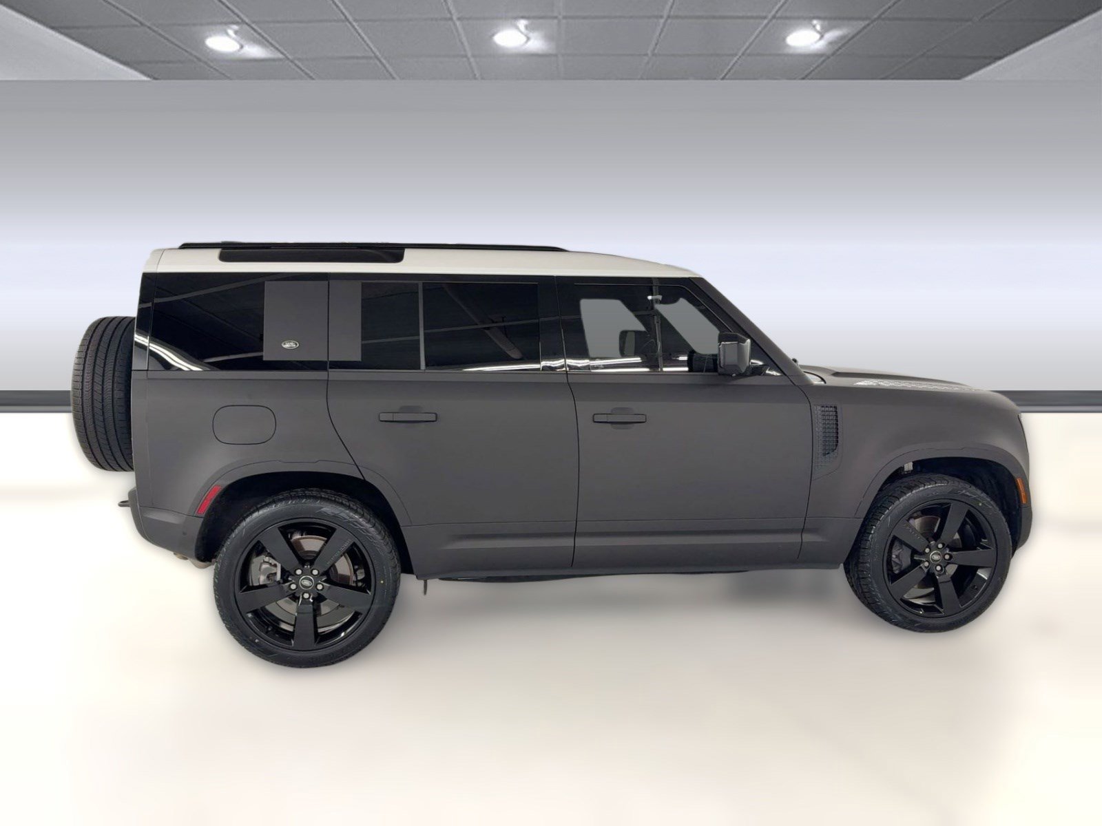 Used 2024 Land Rover Defender 110 X-Dynamic SE image 8