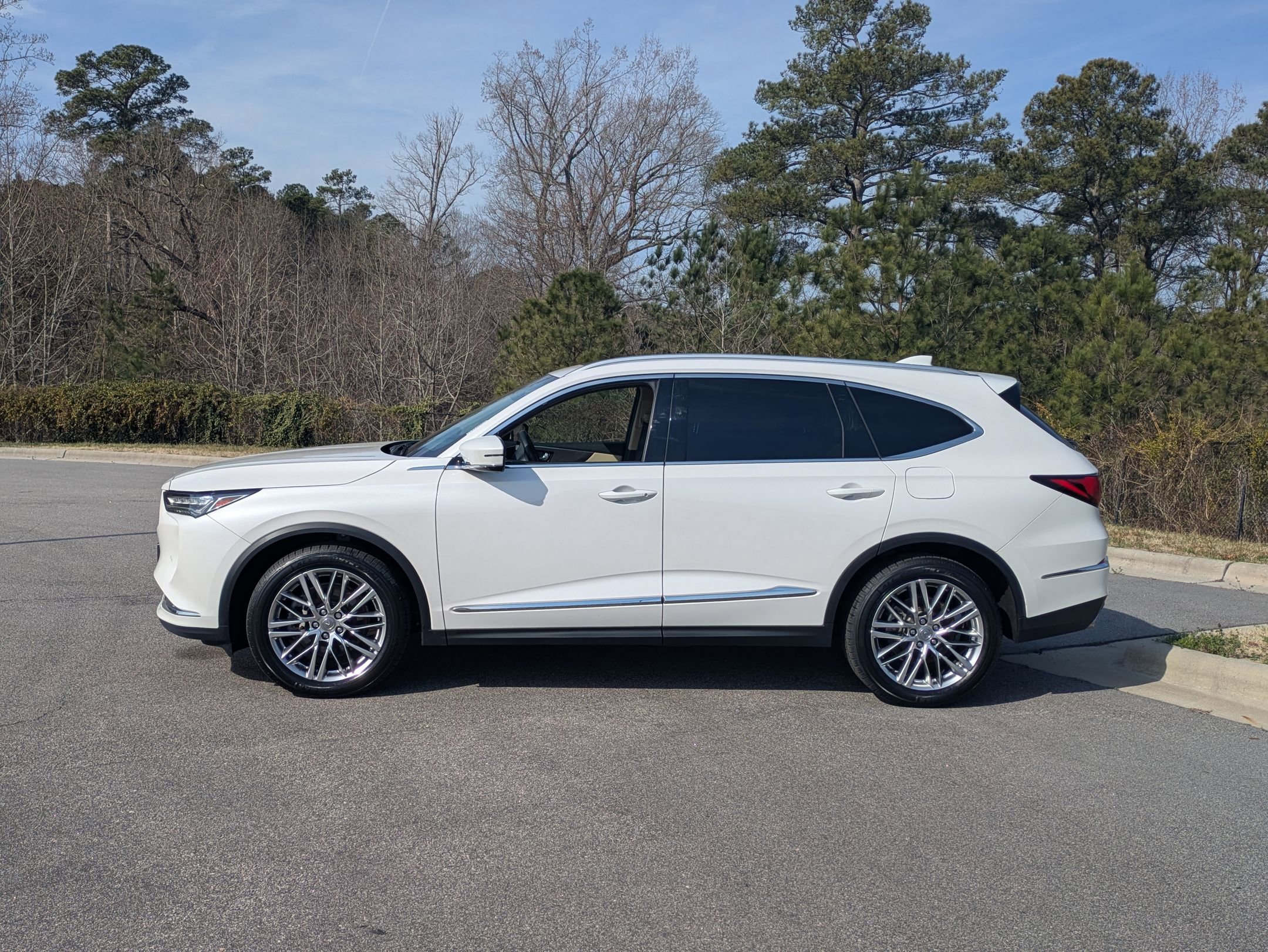 Used 2023 Acura MDX SH-AWD w/ Advance Package image 4