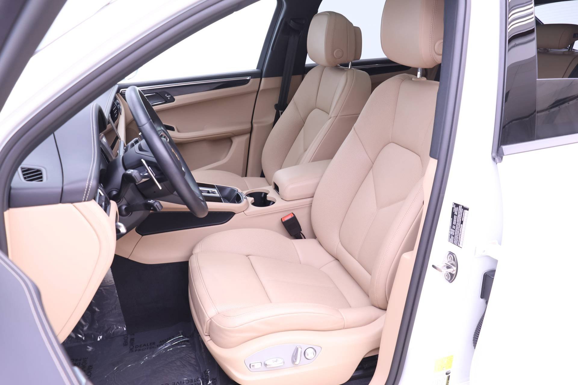 Used 2025 Porsche Macan image 4