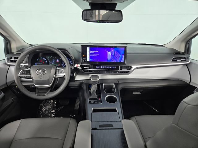 Used 2025 Toyota Sienna XLE FWD image 27