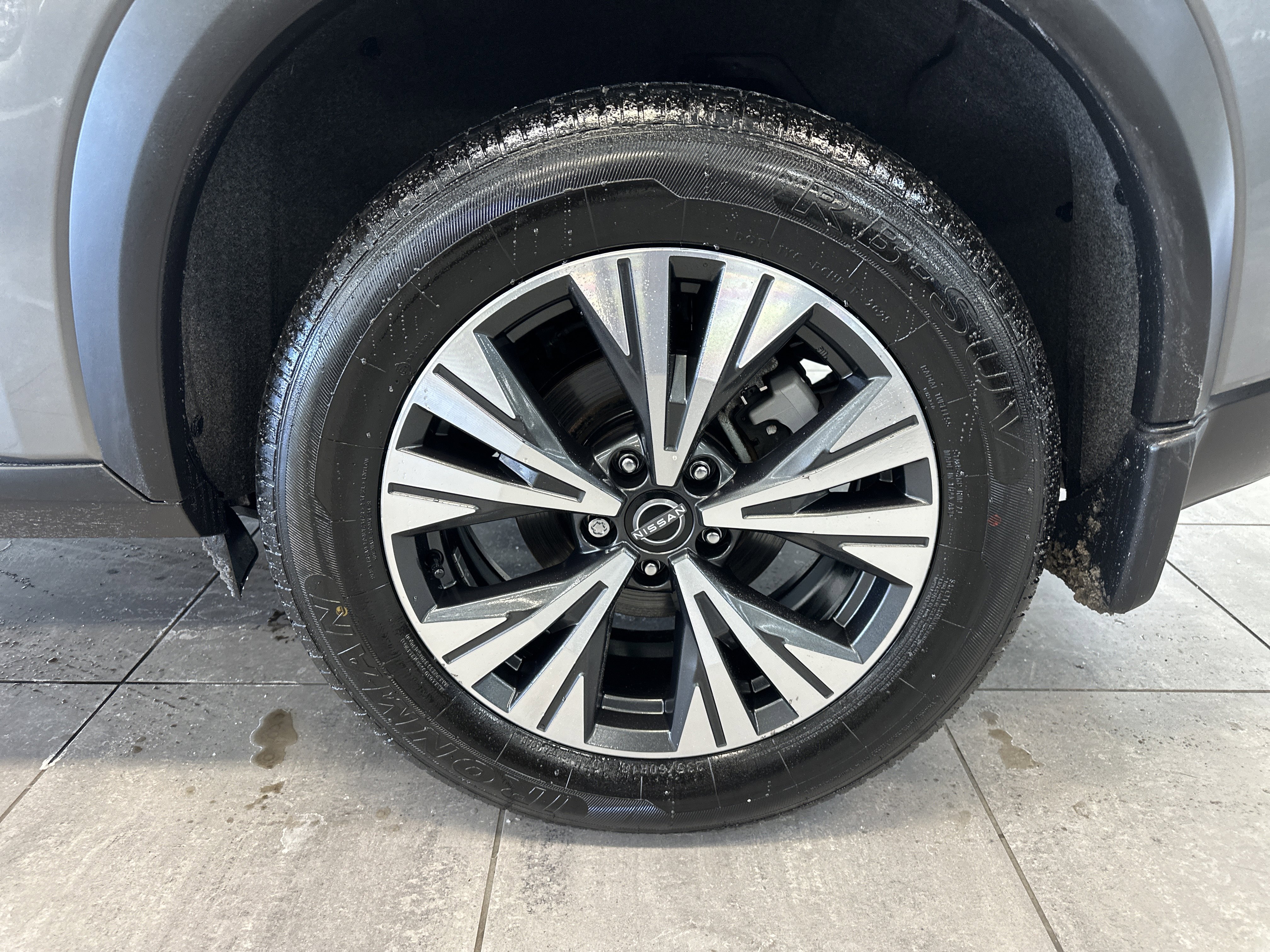 Used 2023 Nissan Rogue SV image 7