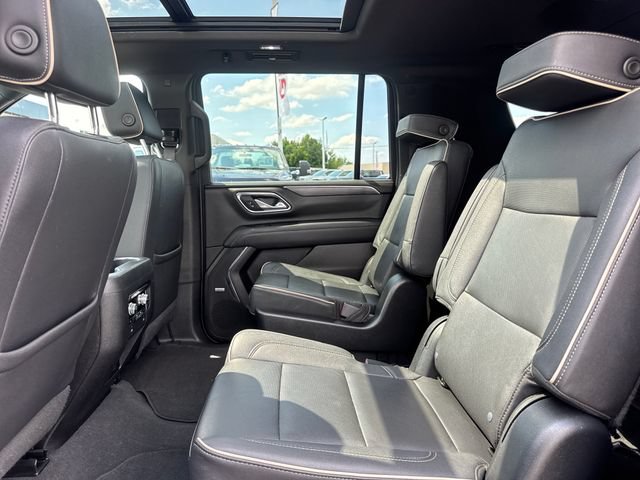 Used 2023 GMC Yukon XL SLT w/ SLT Premium Package AWD/4WD image 11