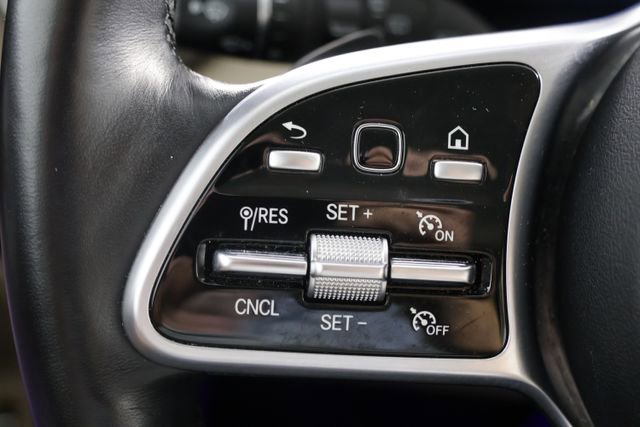 Used 2022 Mercedes-Benz GLC 300 4MATIC w/ Premium Package Lite image 11