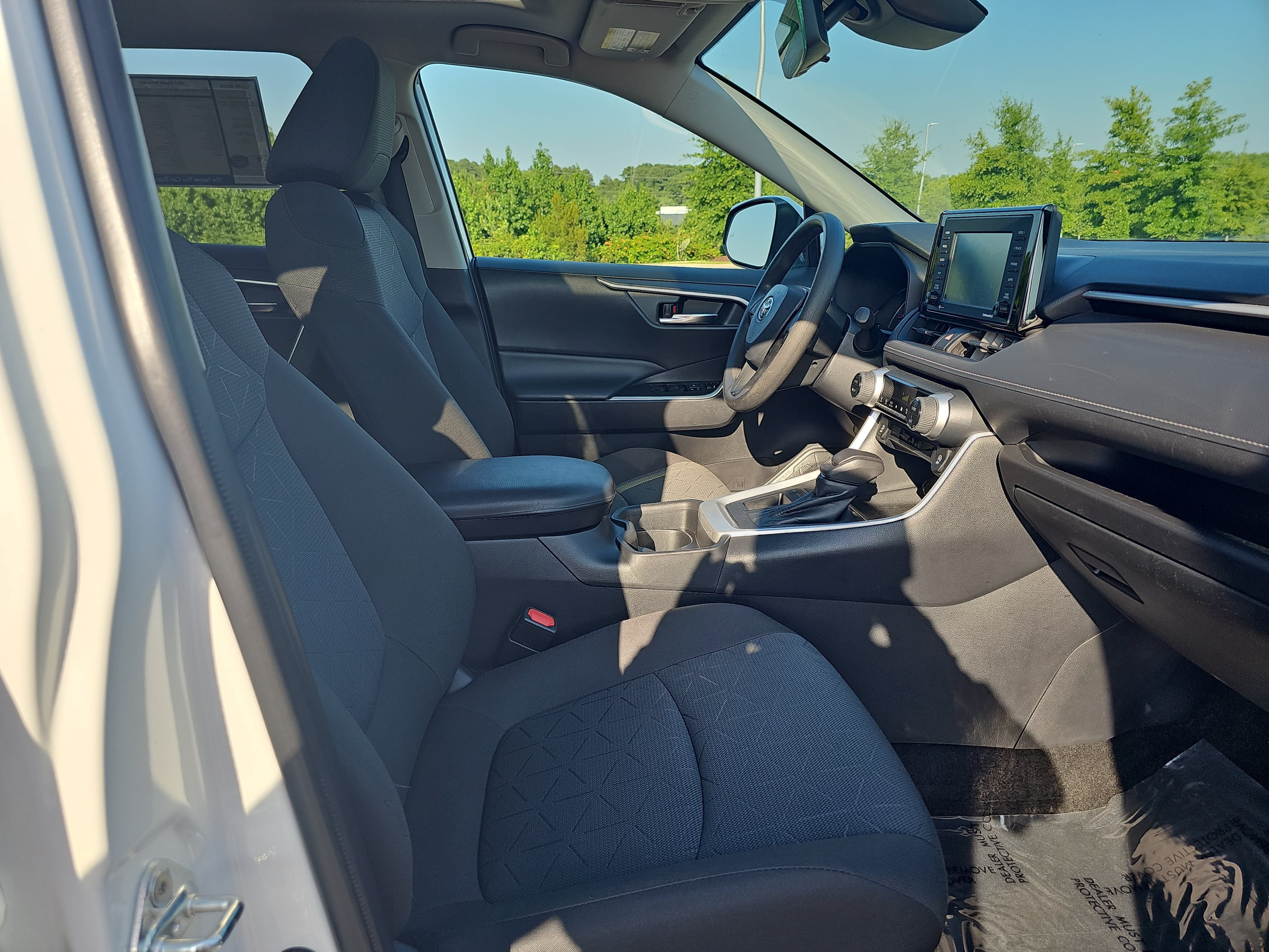 Used 2021 Toyota RAV4 XLE w/ Convenience Package FWD image 10