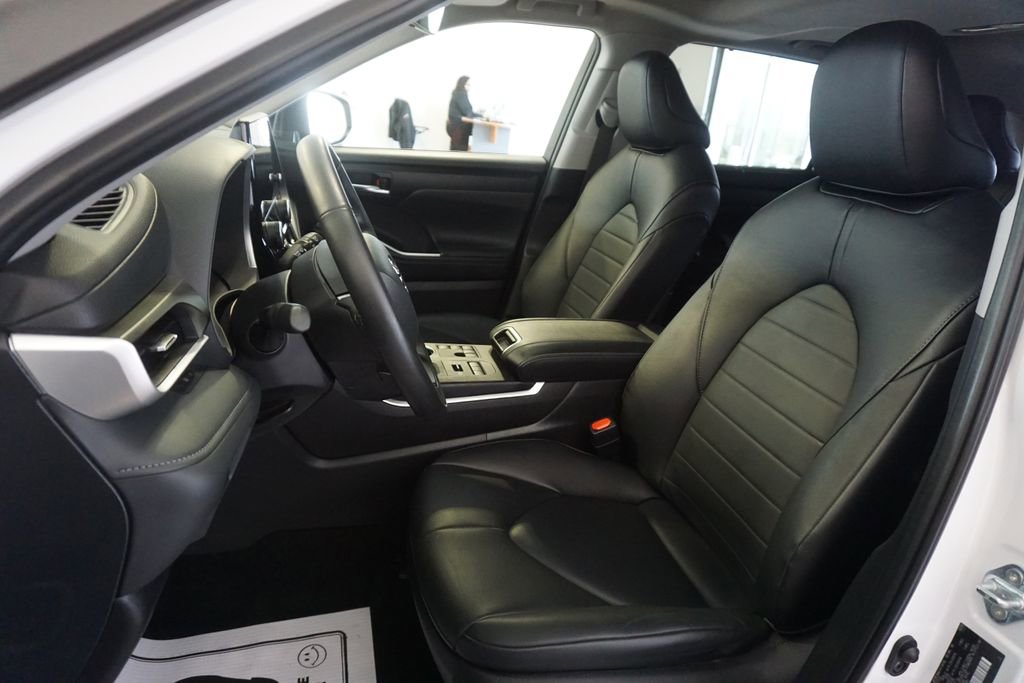 Certified 2024 Toyota Highlander XLE AWD/4WD image 20