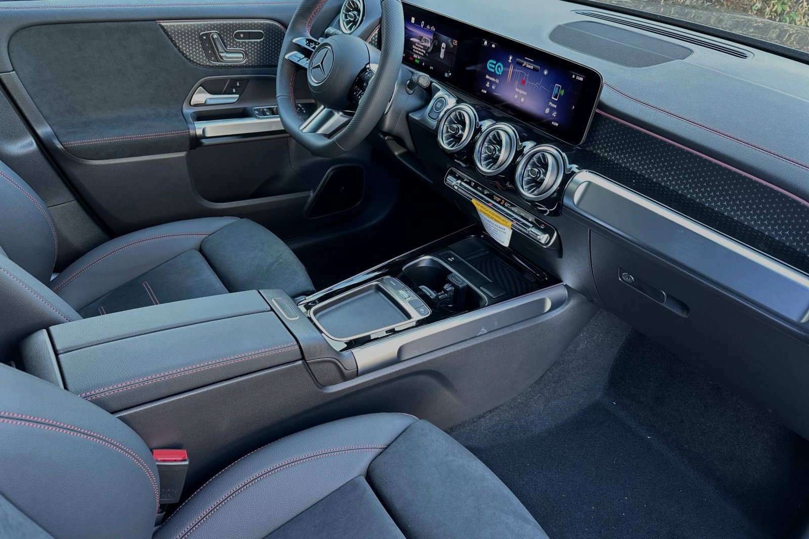 Used 2024 Mercedes-Benz EQB 300 4MATIC image 18