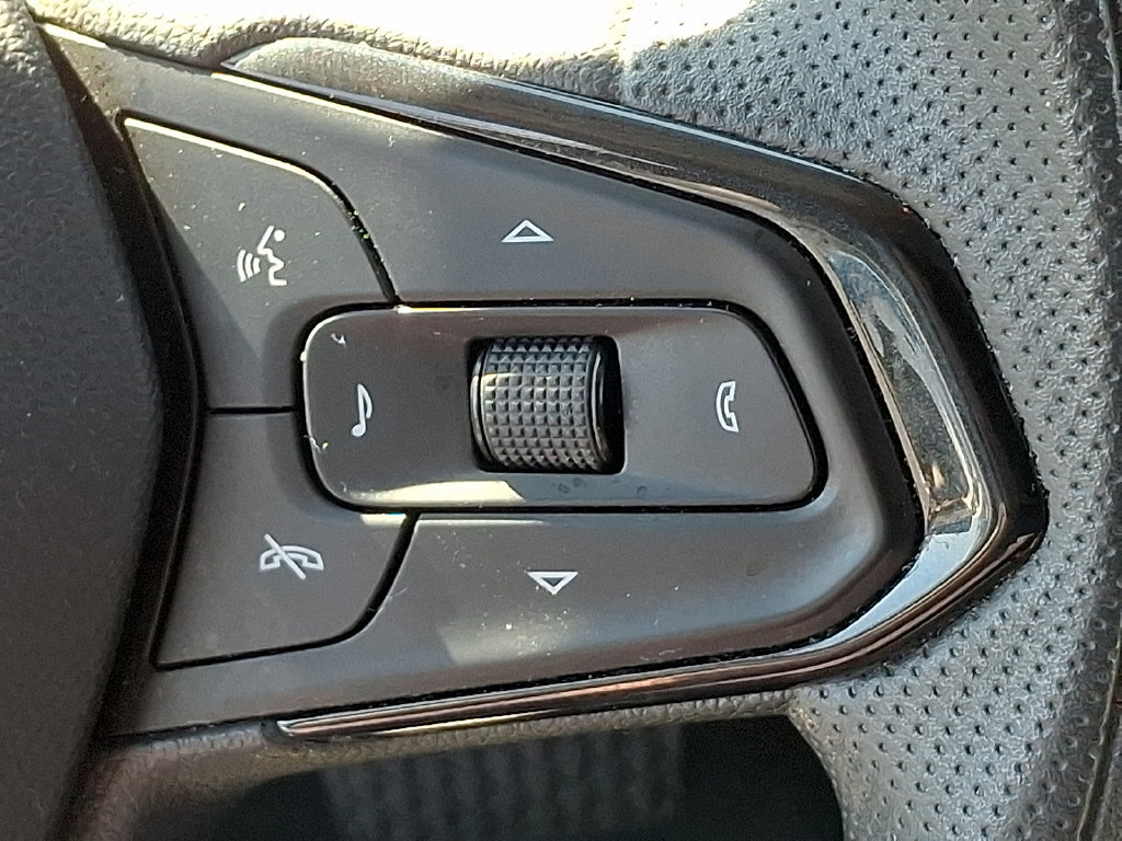 Used 2025 Chevrolet Trax LT FWD image 21