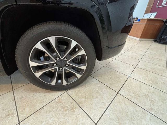 Used 2022 Jeep Grand Cherokee Overland AWD/4WD image 13