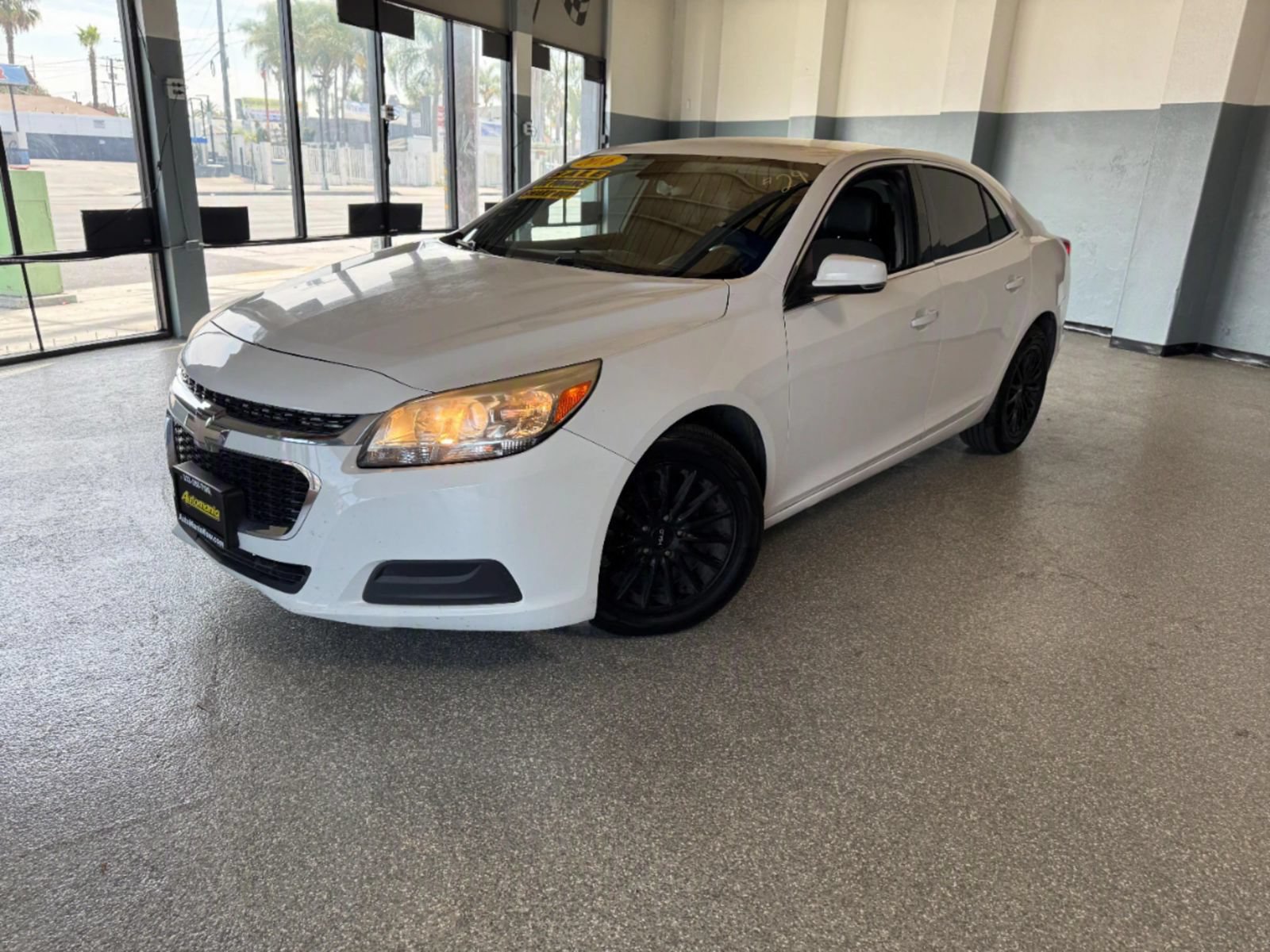 Used 2016 Chevrolet Malibu LT FWD image 3