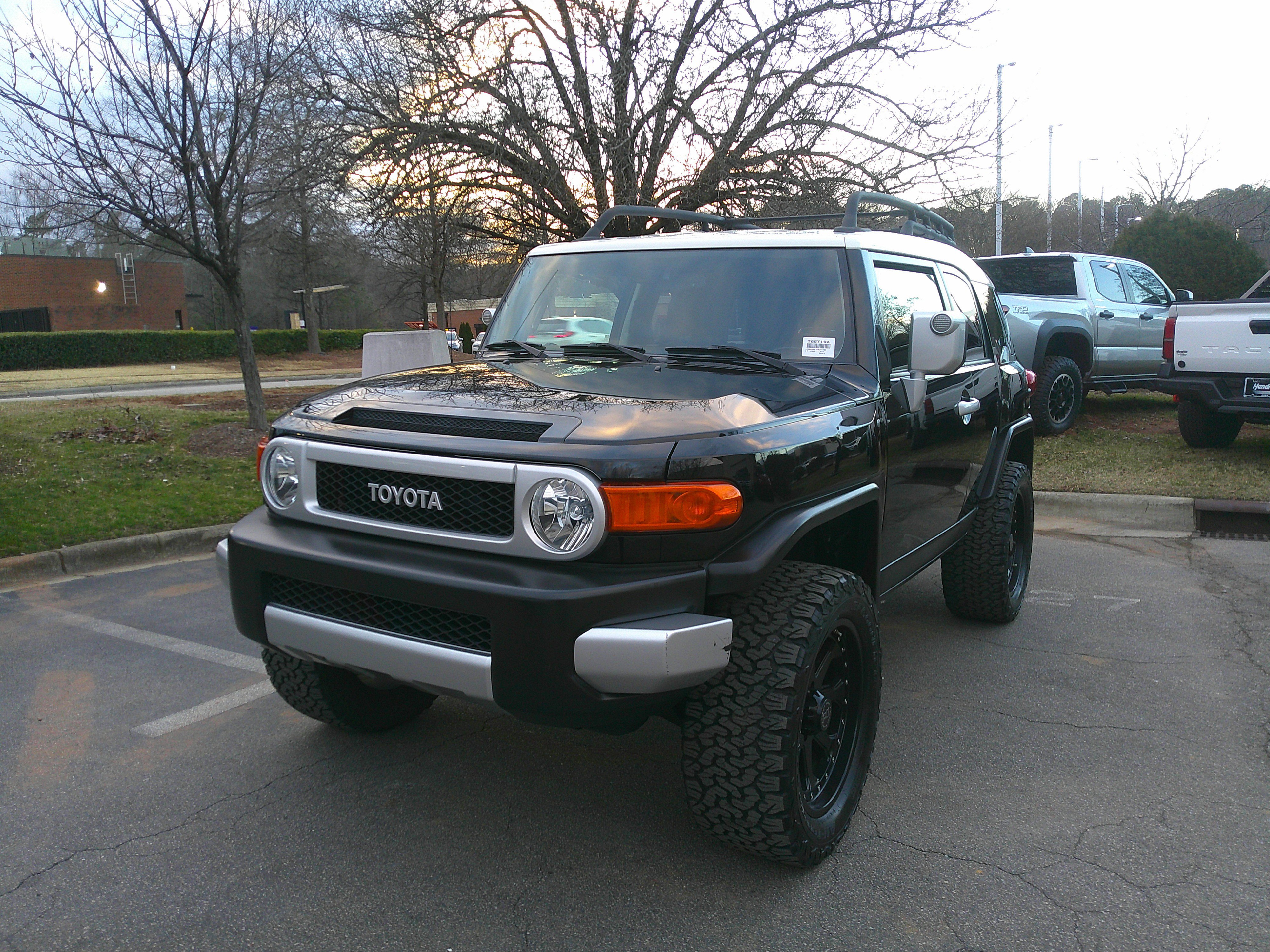 Used 2014 Toyota FJ Cruiser 4WD w/ Convenience Package image 5