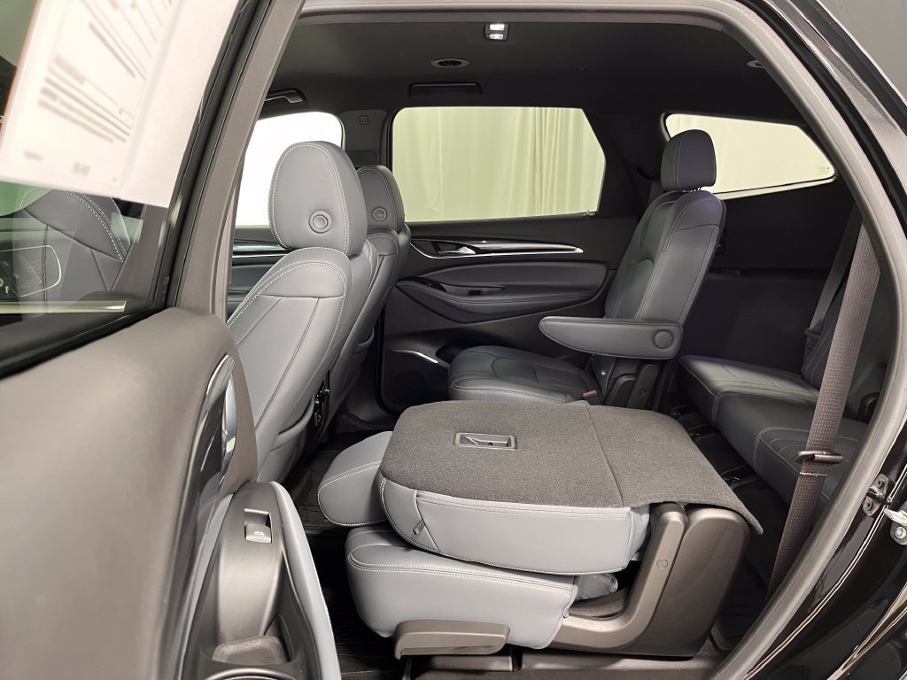 Used 2023 Buick Enclave Essence AWD/4WD image 41