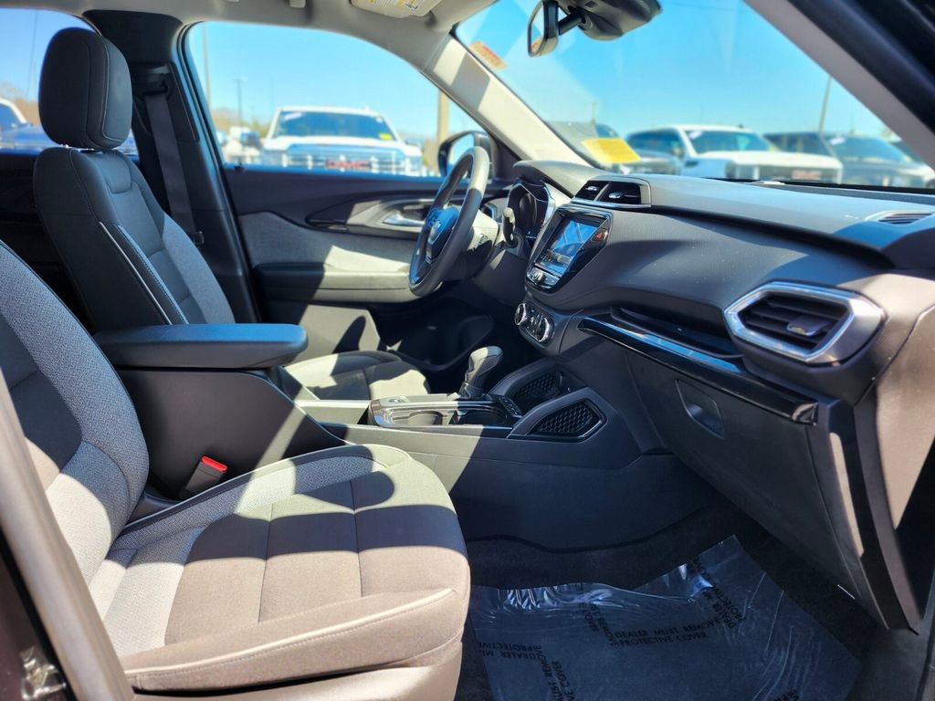 Used 2023 Chevrolet TrailBlazer LT w/ Convenience Package image 9