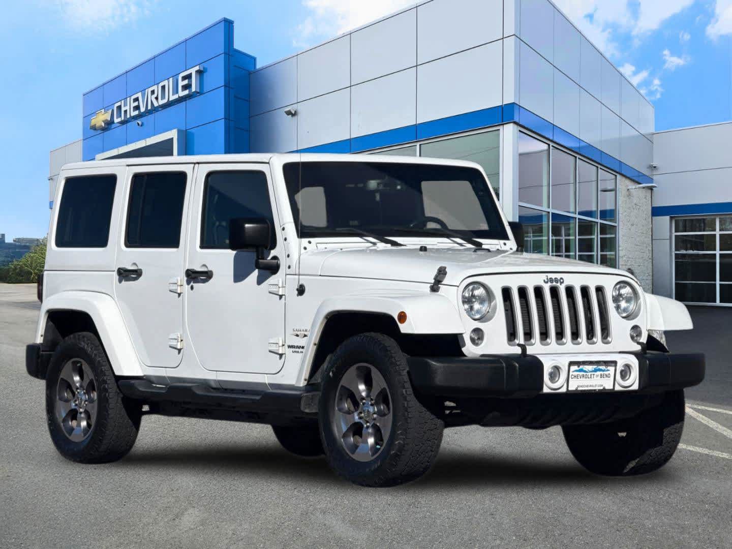 Used 2016 Jeep Wrangler Unlimited Sahara w/ Max Tow Package AWD/4WD image 9